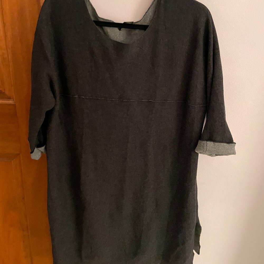 Tahari 1X  Black/gray Tunic Sweater